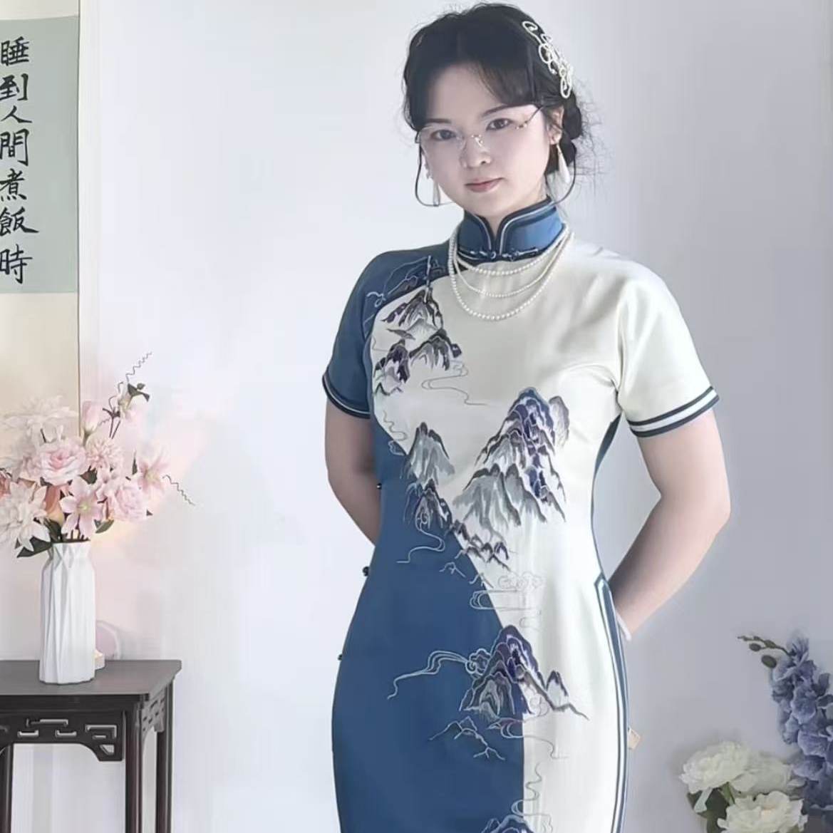 依莱娜7131新中式蓝白拼接原创刺绣半山水京派手工修身旗袍