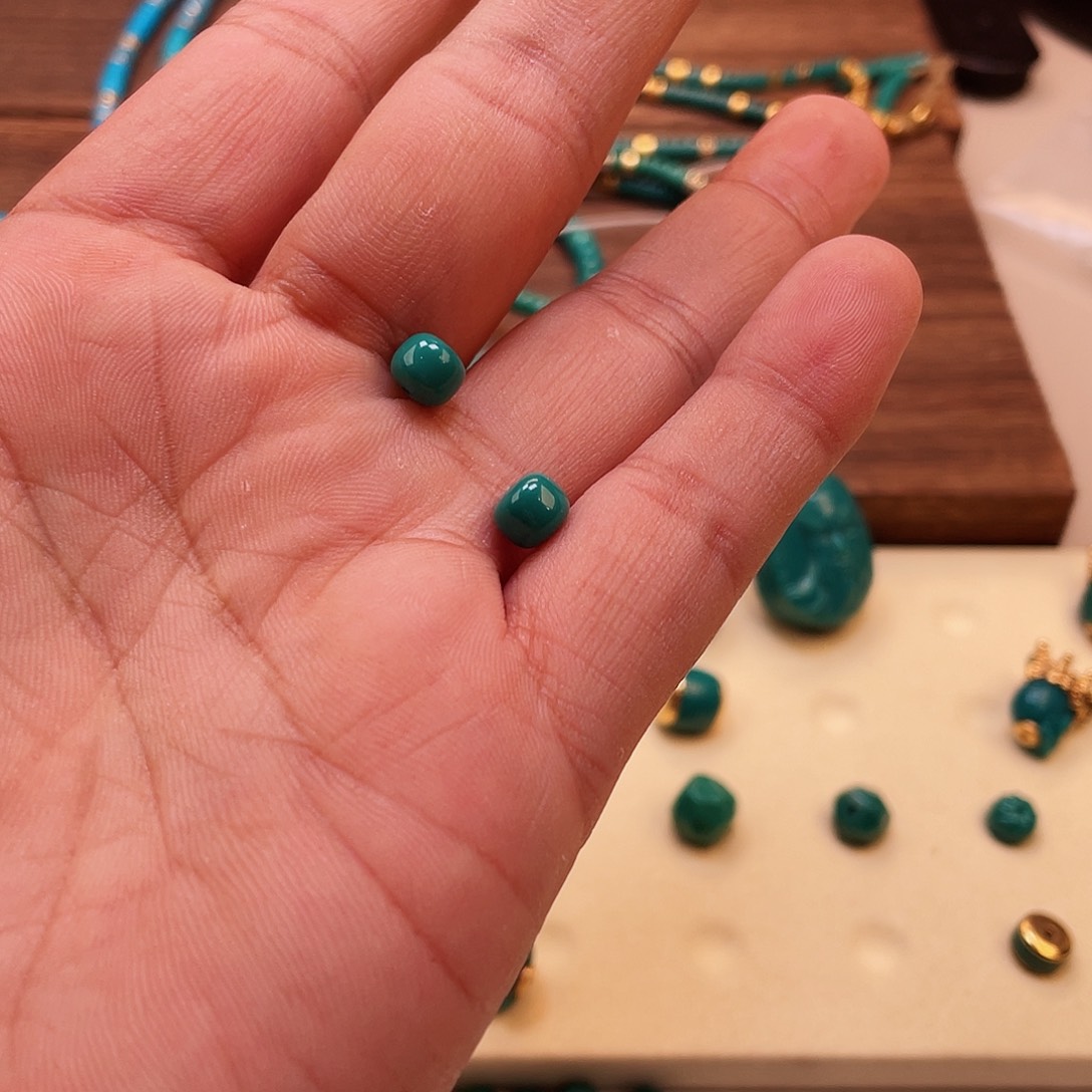 绿松石颈饰未镶嵌