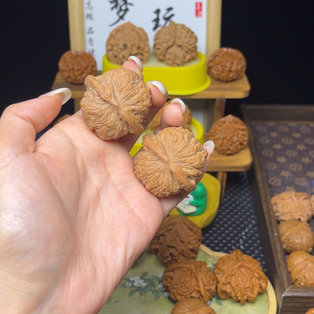 你***生文玩核桃吊坠血麒麟40➕全白茬