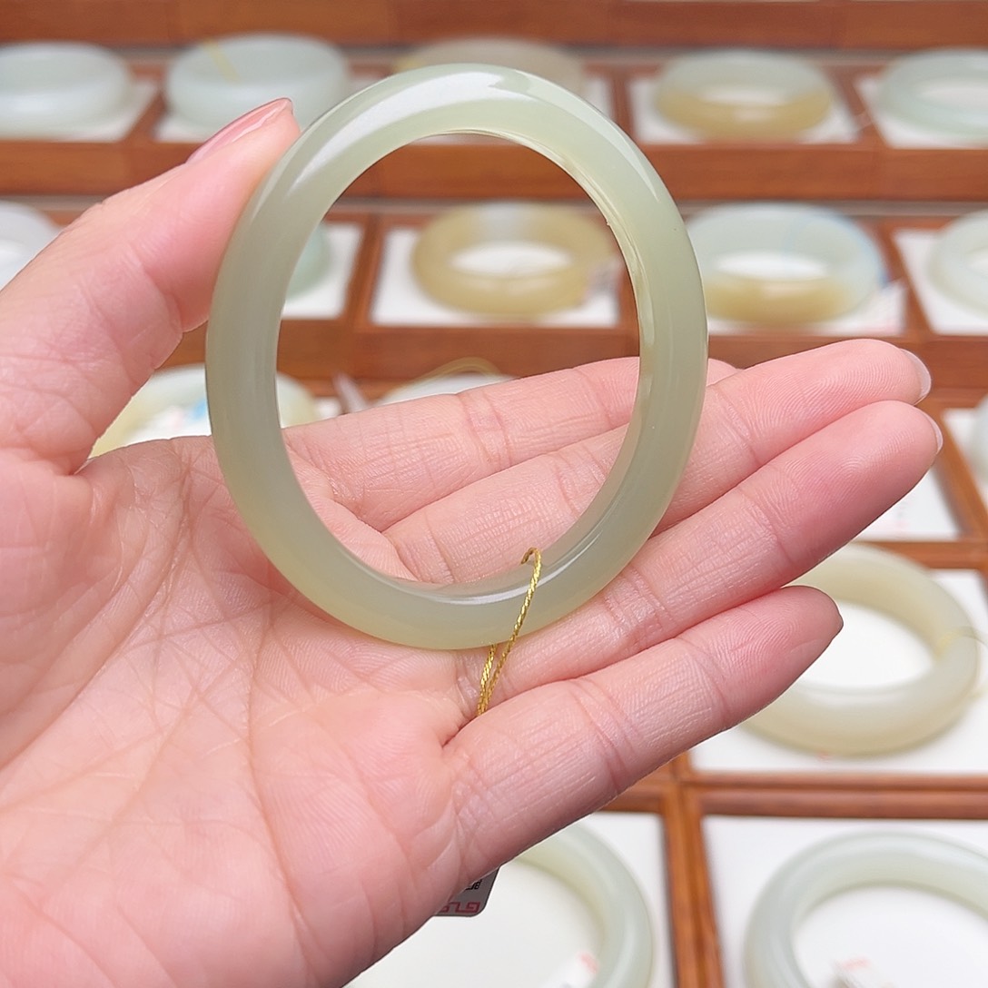 和田玉手镯未镶嵌50