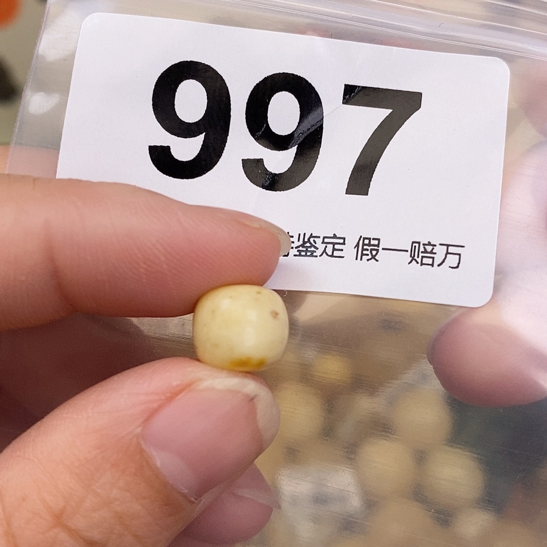 蜜蜡未镶嵌珠宝奇石10