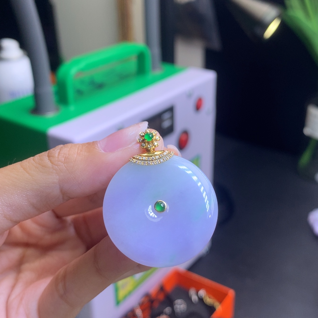 翡翠18K金镶嵌颈饰