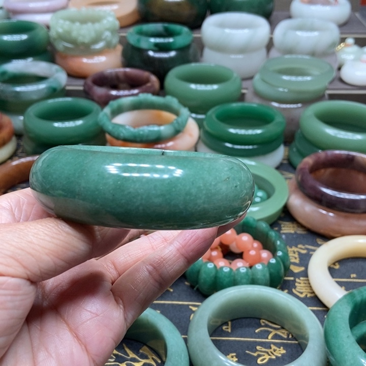 石英质玉手镯未镶嵌娜***恩