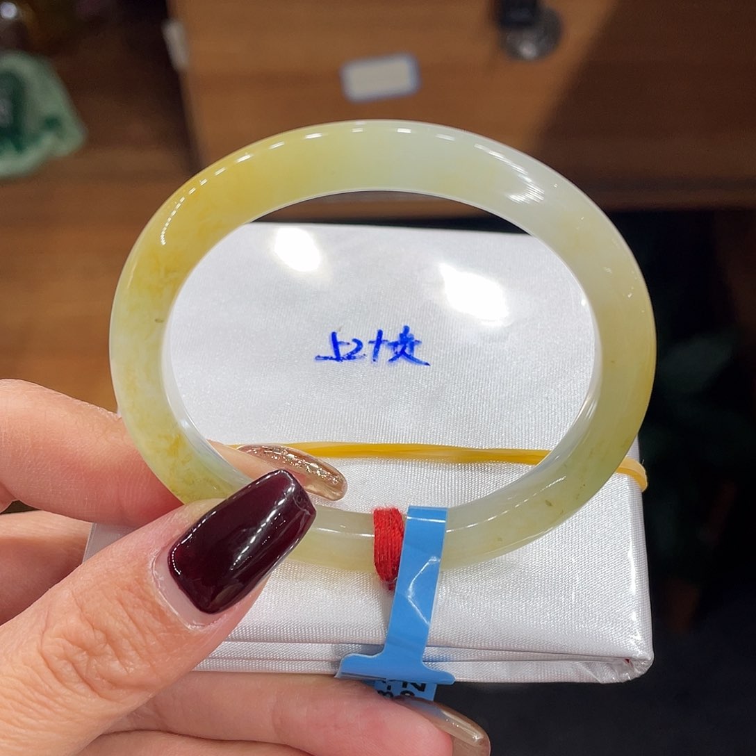 翡翠手镯未镶嵌缅甸翡翠