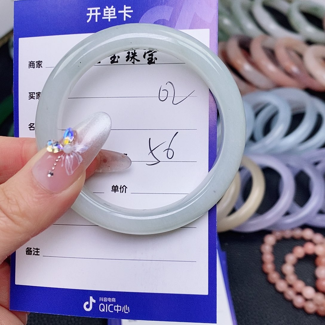 石英质玉手镯未镶嵌