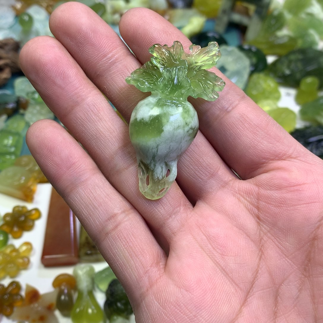 岫玉颈饰未镶嵌萝卜