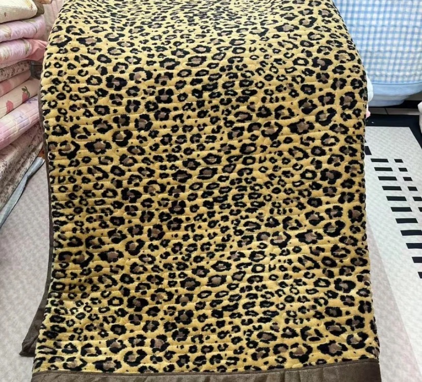 2*2.3豹纹绒床盖