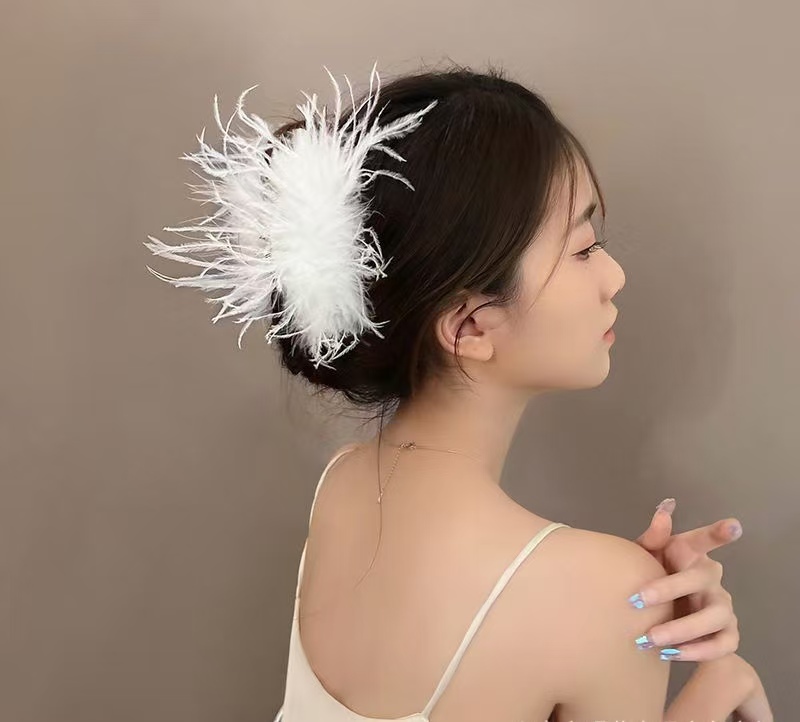 四倍毛量白色超仙羽毛～温柔鸵鸟毛气质夹子毛毛鲨鱼夹后脑勺发夹