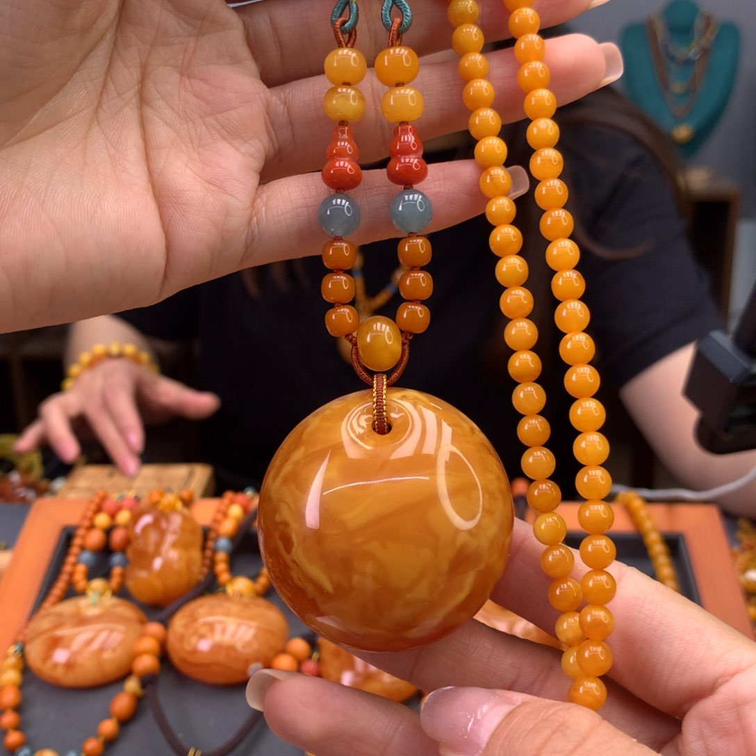 未镶嵌颈饰蜜蜡天然