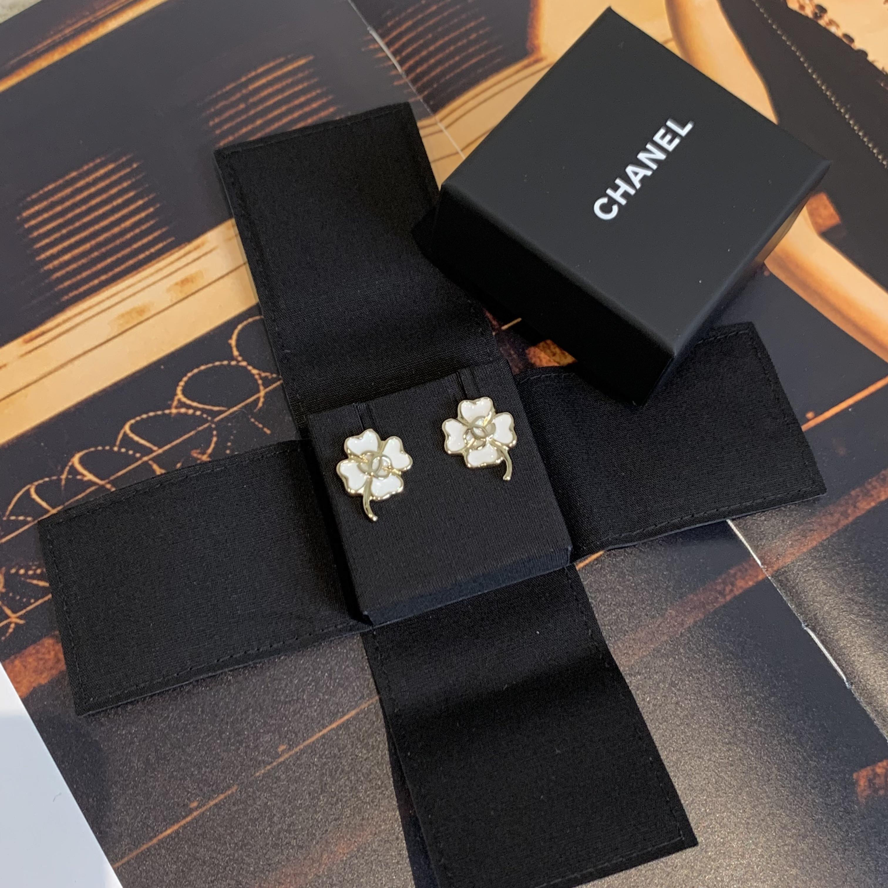 未使用 Chanel/香奈儿 壹臻/ 25P珐琅四叶草耳钉 36791088