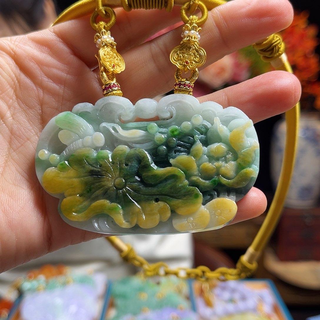 翡翠颈饰未镶嵌天然翡翠