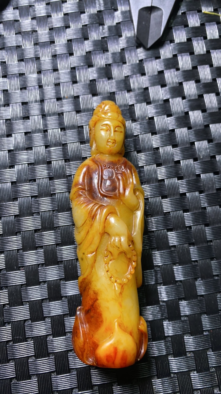 和田玉红沁站观音