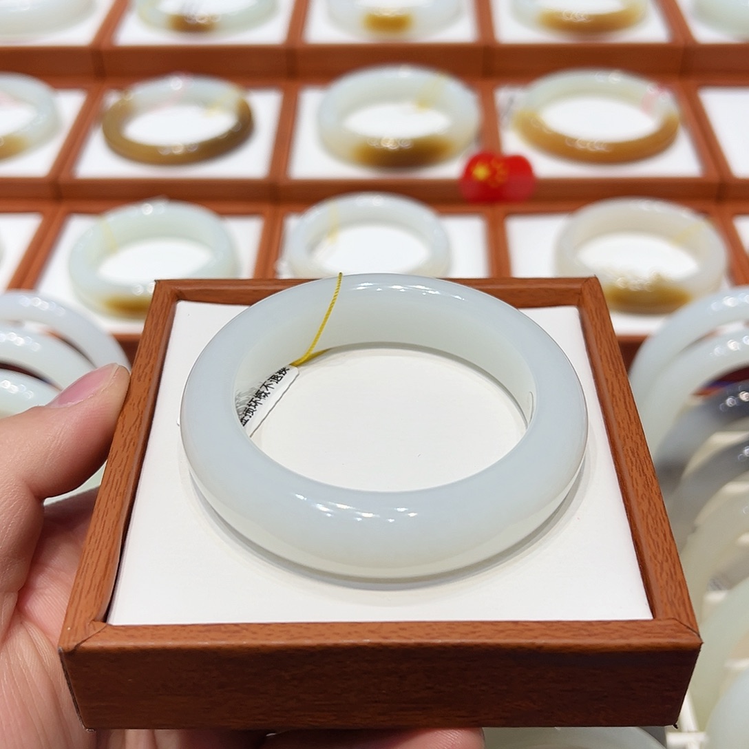 和田玉手镯未镶嵌羊脂白玉