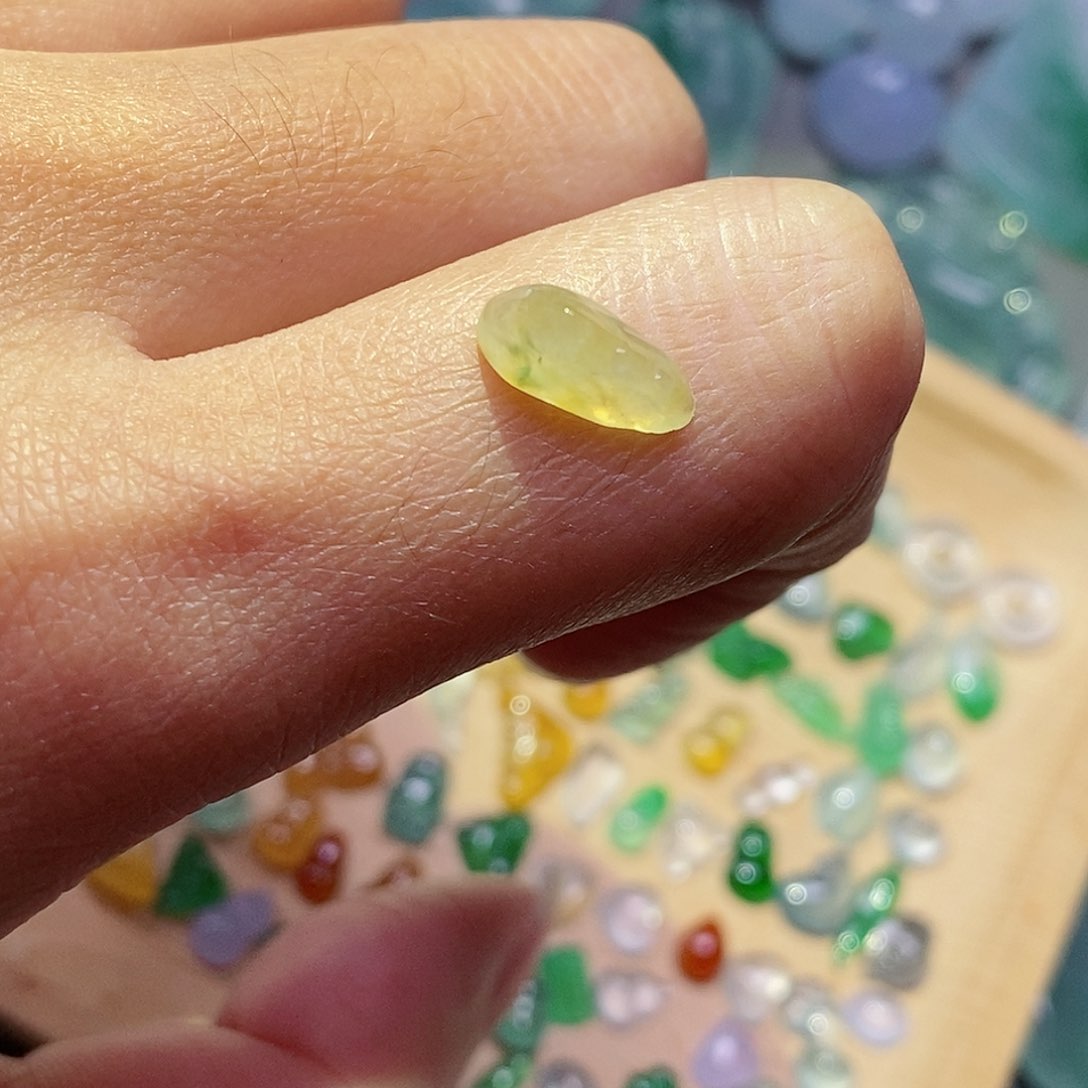 翡翠颈饰未镶嵌翡翠