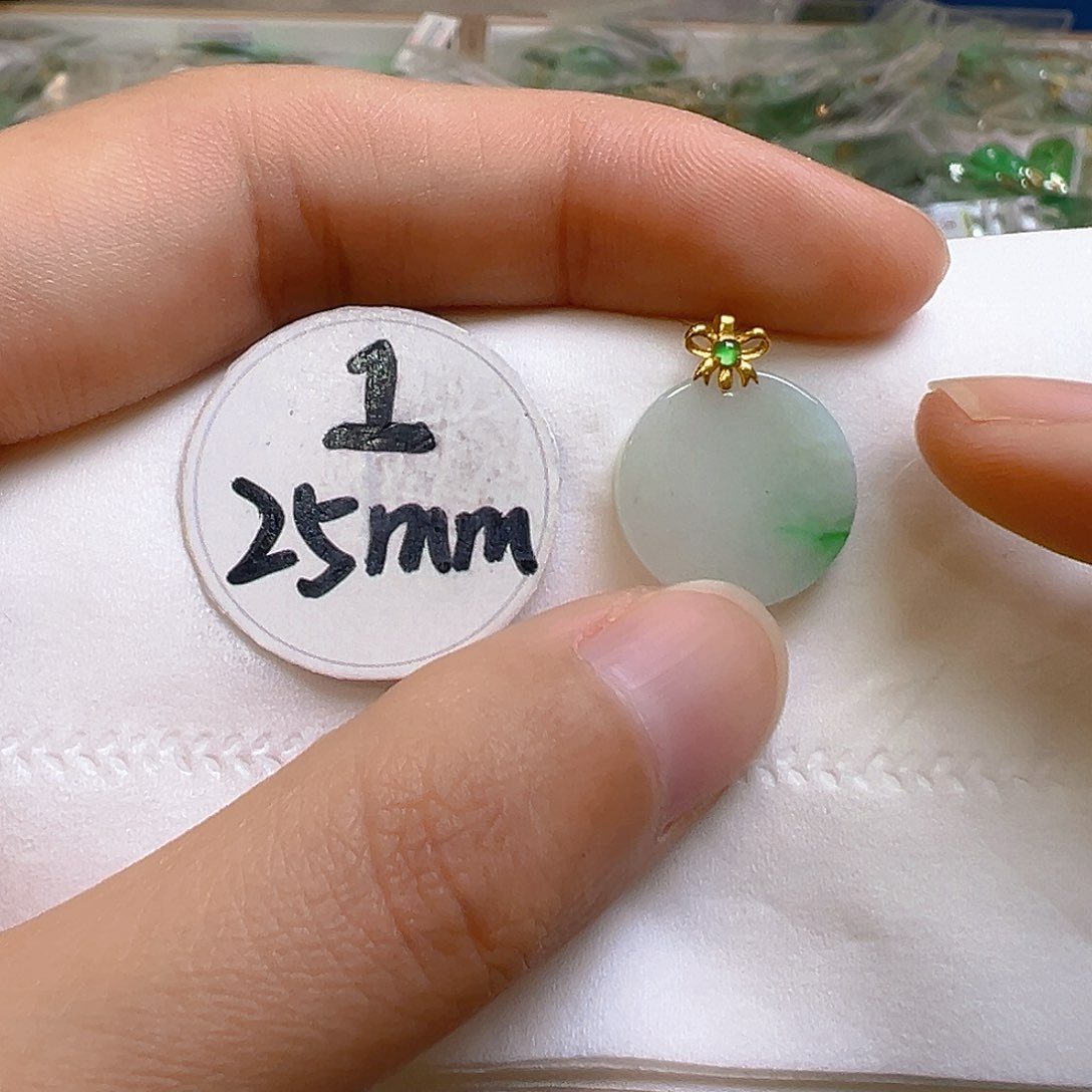 翡翠颈饰18K金镶嵌翡翠