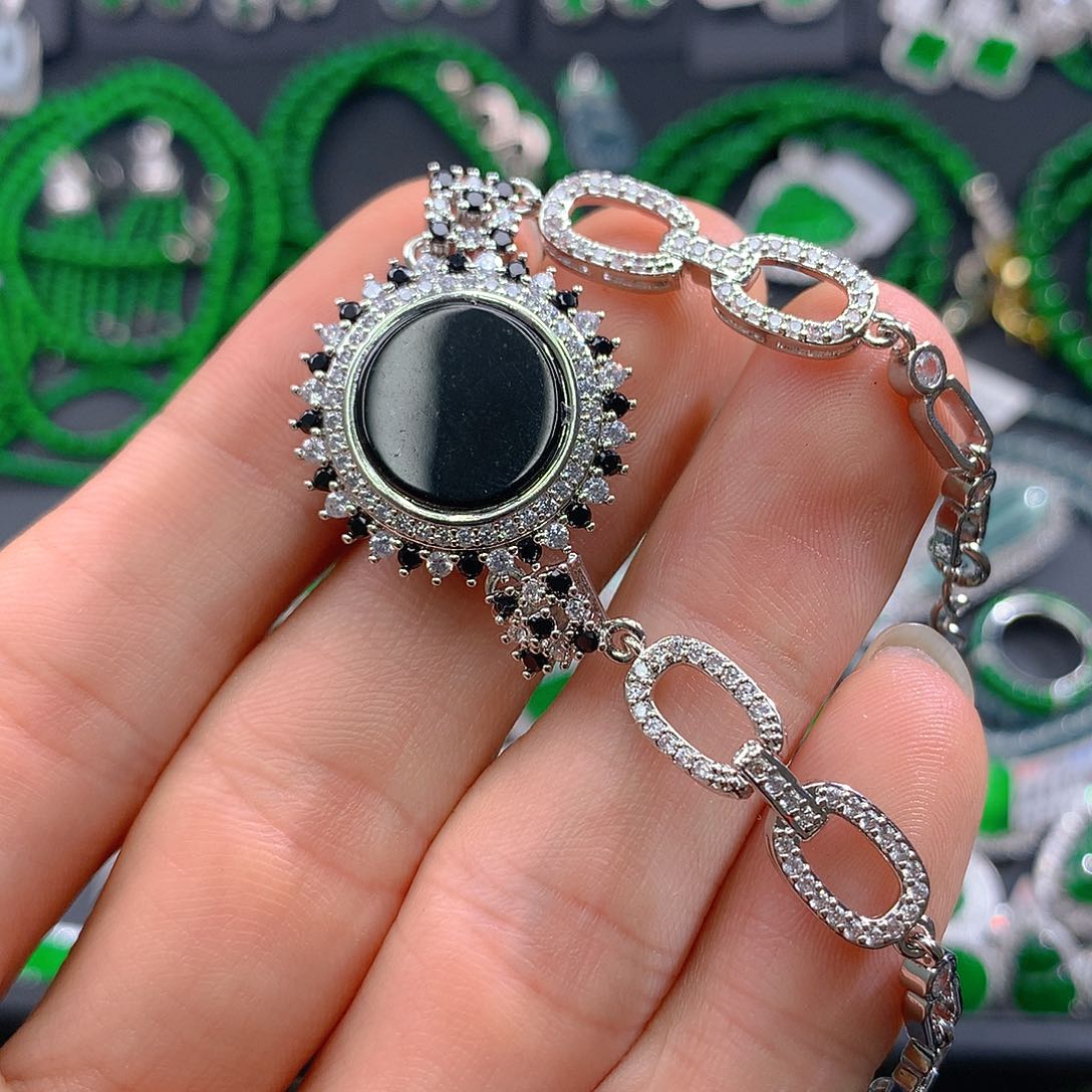 翡翠手链未镶嵌翡翠