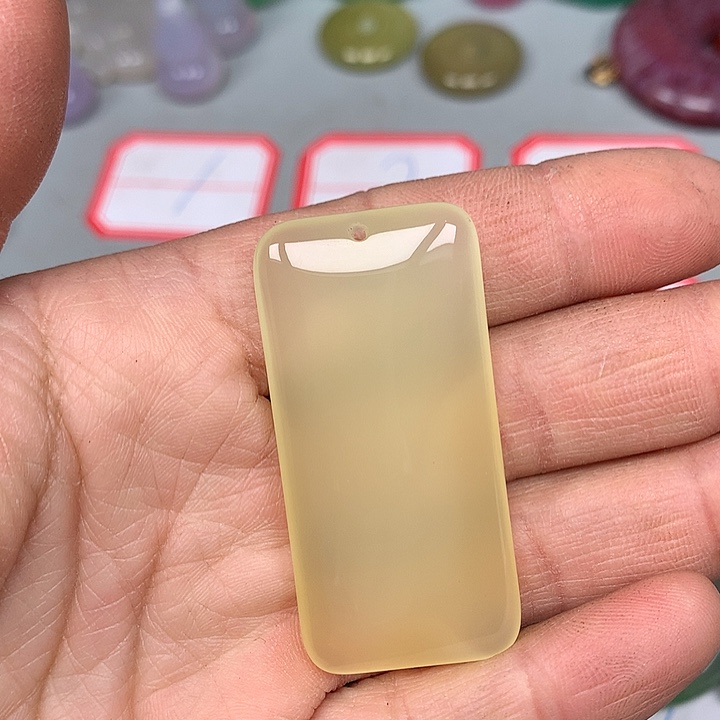东***北玛瑙/玉髓未镶嵌颈饰