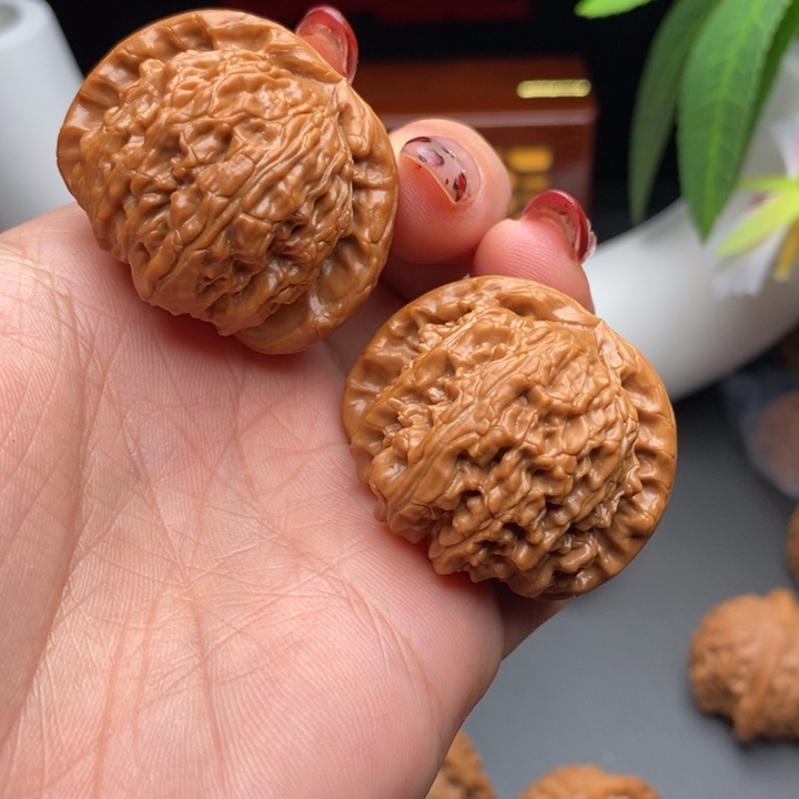 文玩核桃把件闷尖儿白