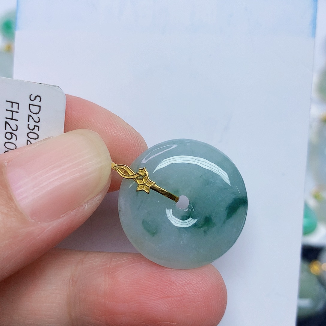 翡翠18K金镶嵌颈饰3666887