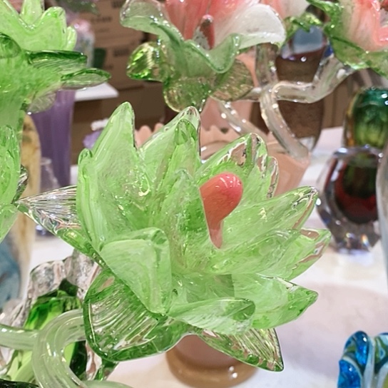 琉璃花瓶高45厘米宽9厘米