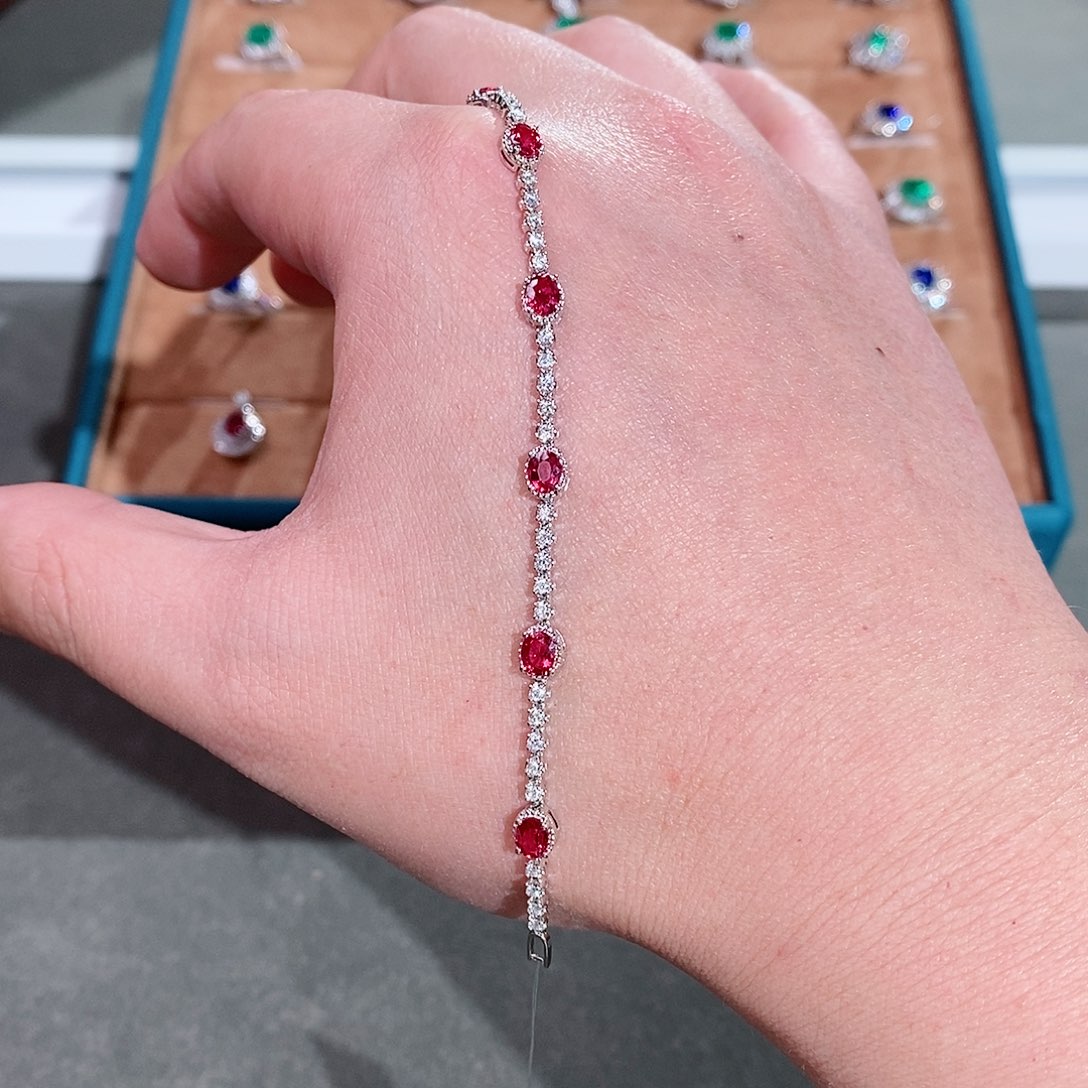 红宝石手链18K金镶嵌2.25克拉