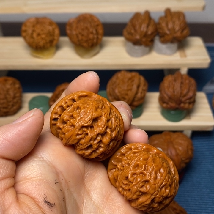 三***天文玩核桃把件宫灯