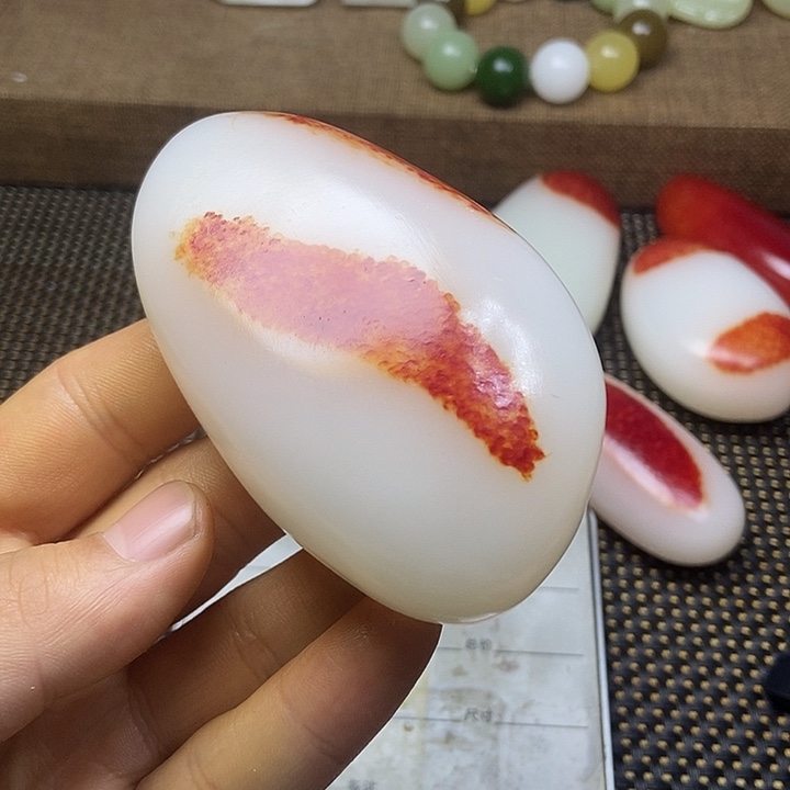 为***单和田玉未镶嵌把件