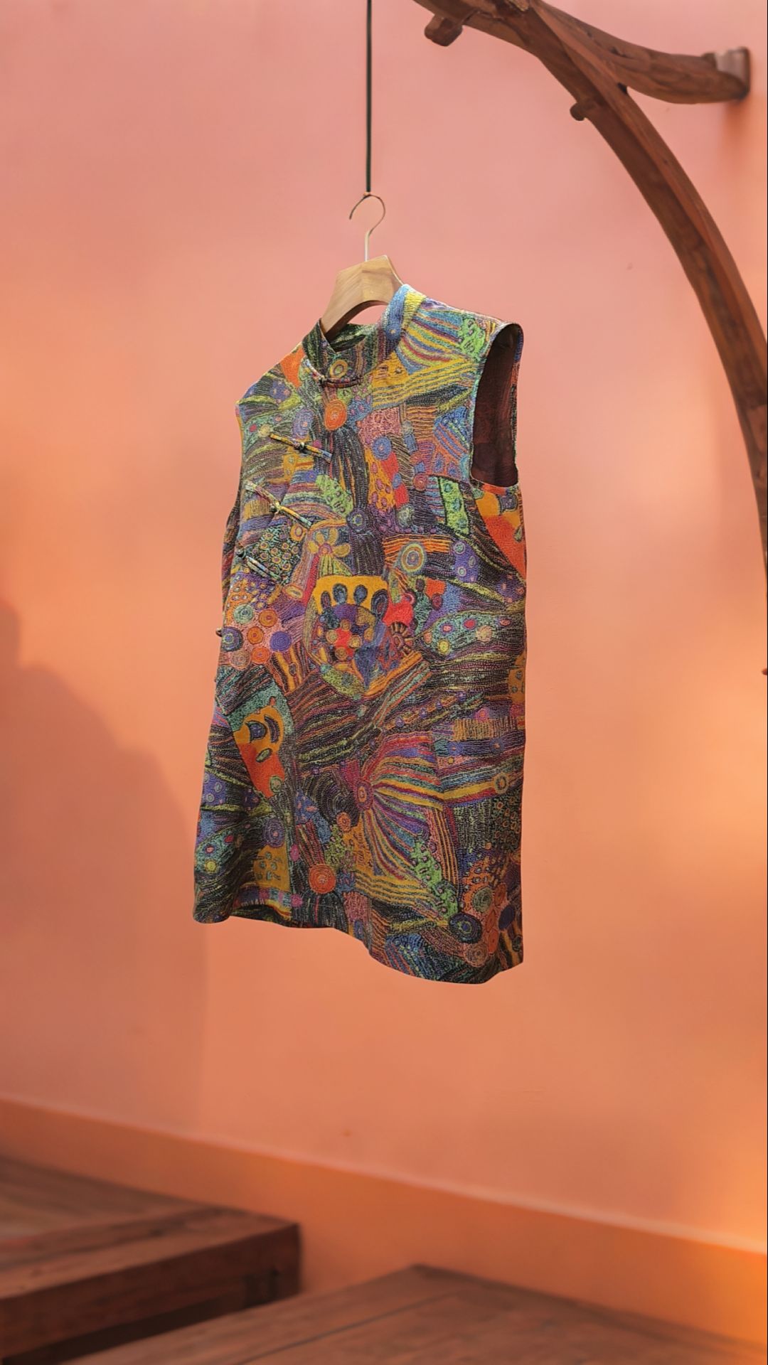 蚕丝纤维缎面花萝红云纱马甲