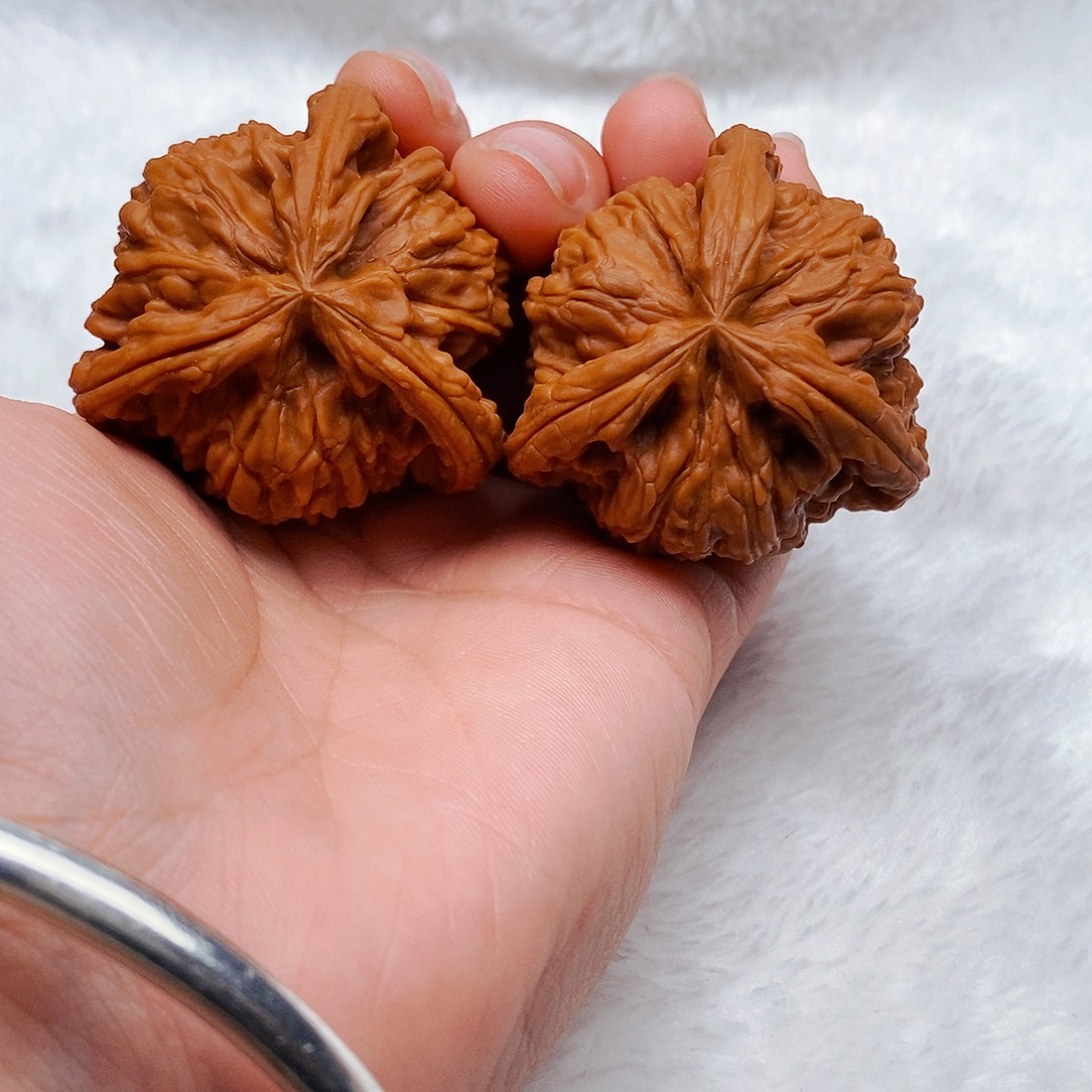 发***呆吊坠文玩核桃三棱