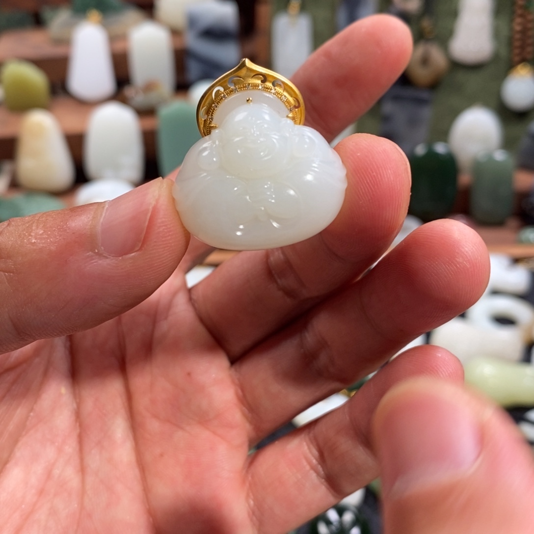 和田玉18K金镶嵌颈饰