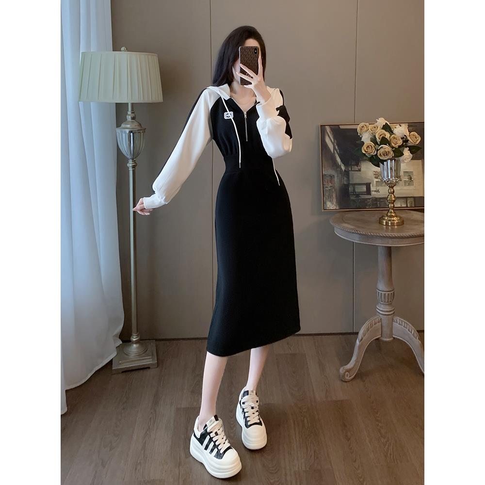 早春穿搭丹宁风黑色连衣裙女装气质高级感洋气减龄长款连帽卫衣裙