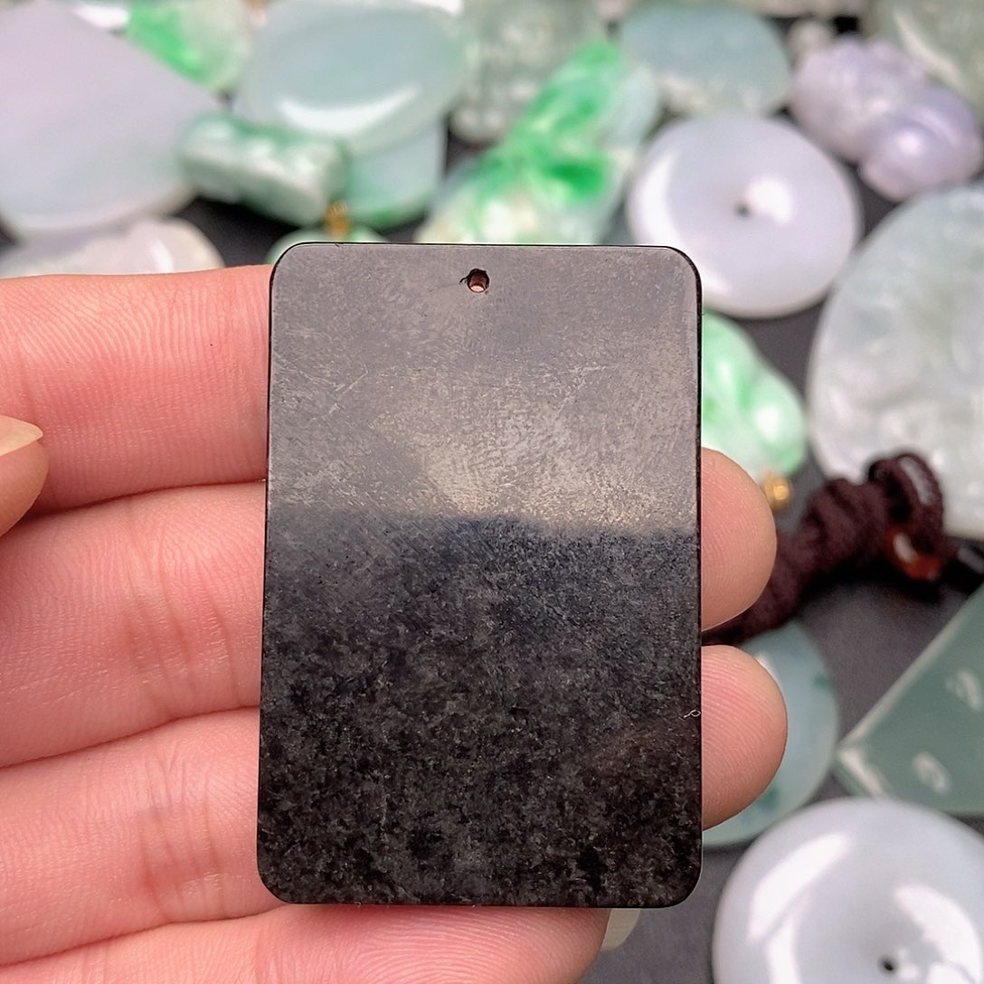 翡翠未镶嵌颈饰无事牌