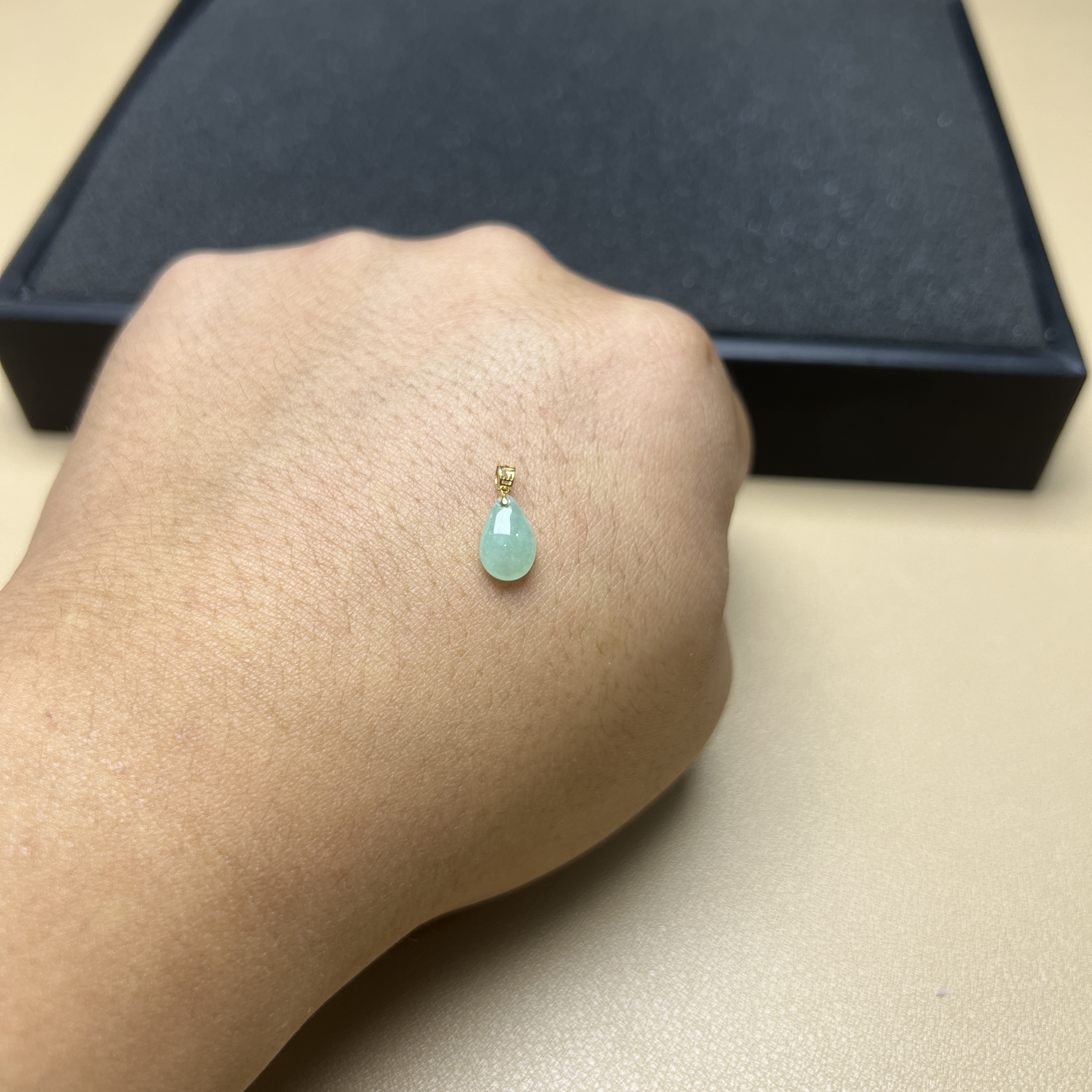 翡翠水滴吊坠冰果绿水头好18K金滴水成财好运女士轻奢