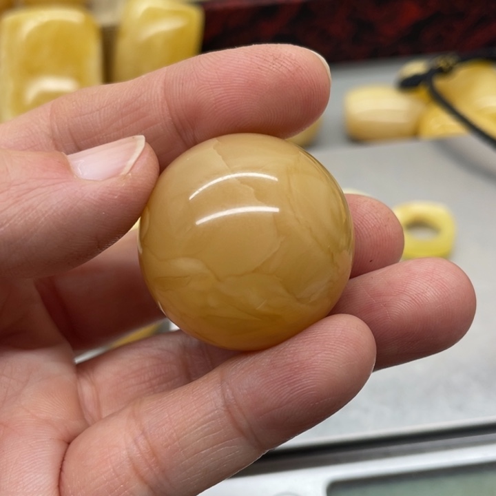 琥珀裸石未镶嵌艳****单蜜蜡