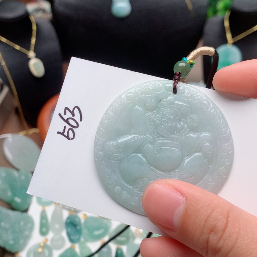 翡翠颈饰未镶嵌吊坠