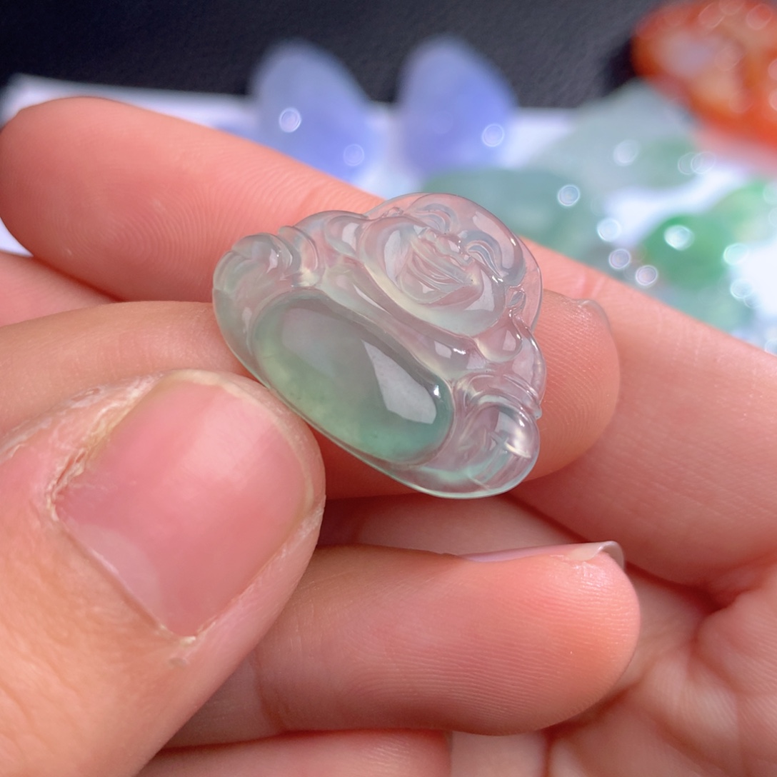 翡翠未镶嵌颈饰缅甸