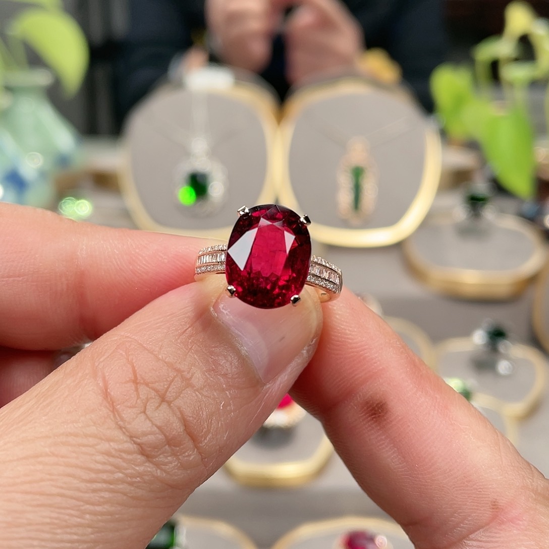 碧玺戒指18K金镶嵌6.87ct