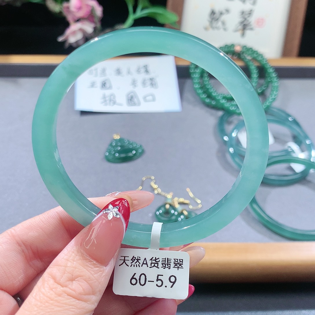 翡翠手镯（圆镯）未镶嵌