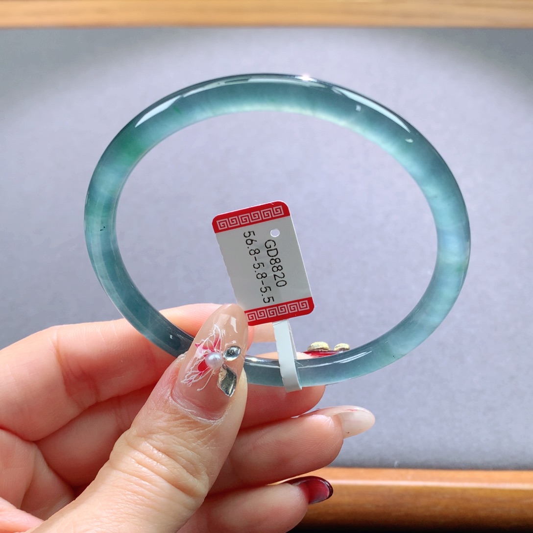 翡翠手镯未镶嵌天然翡翠手镯