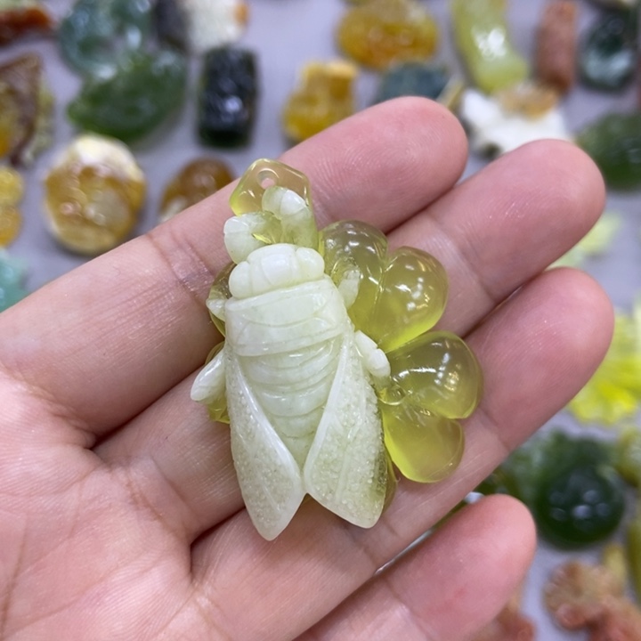 未镶嵌蛇纹石玉挂件