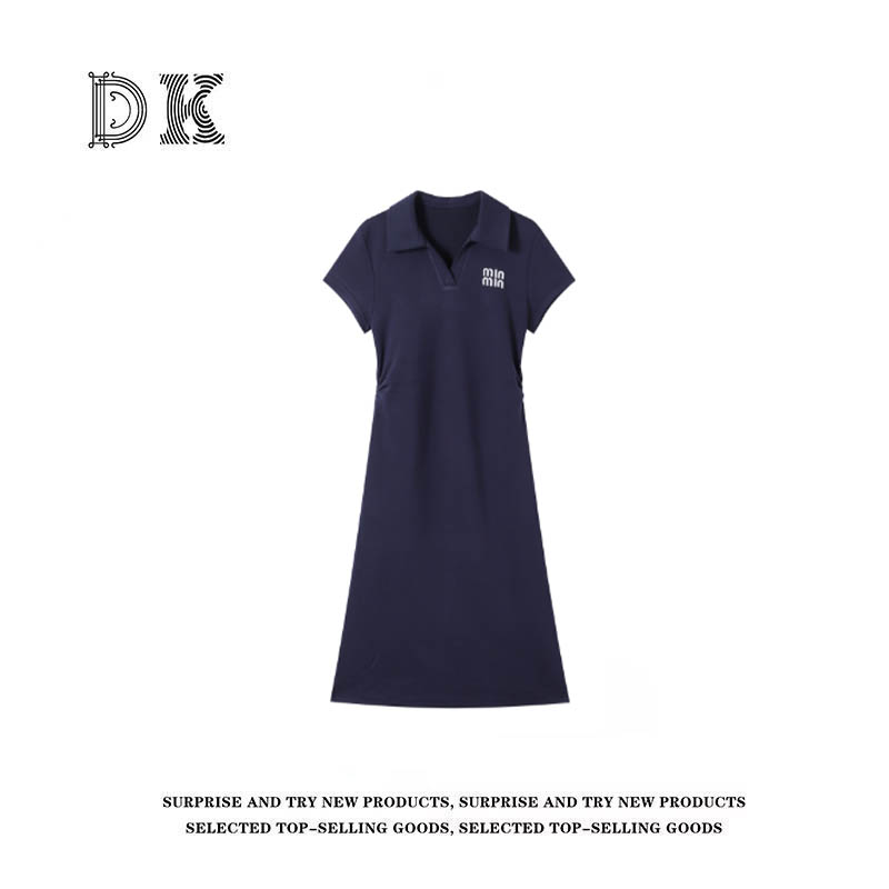 DK 2025夏季女装polo领刺绣字母两侧褶皱收腰短袖连衣裙 52212