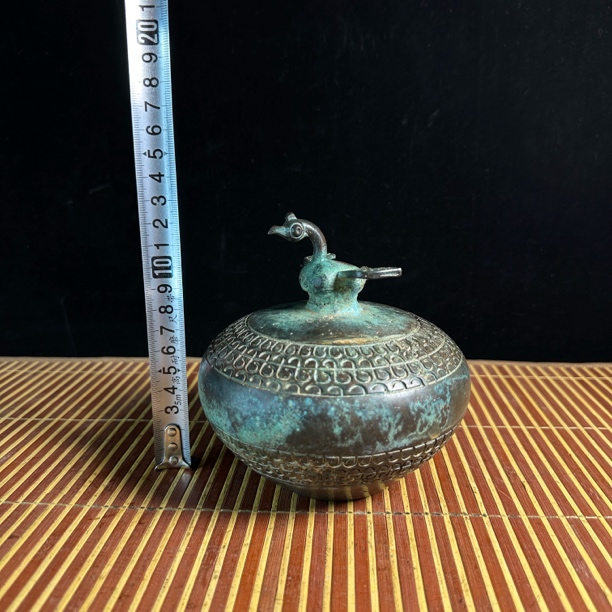 仿春秋伏鸟罍形瓶枣庄博物馆藏高12.8厘米底直径5.8厘米重3斤左右