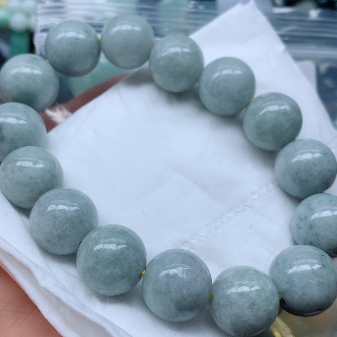 翡翠颈饰未镶嵌手串