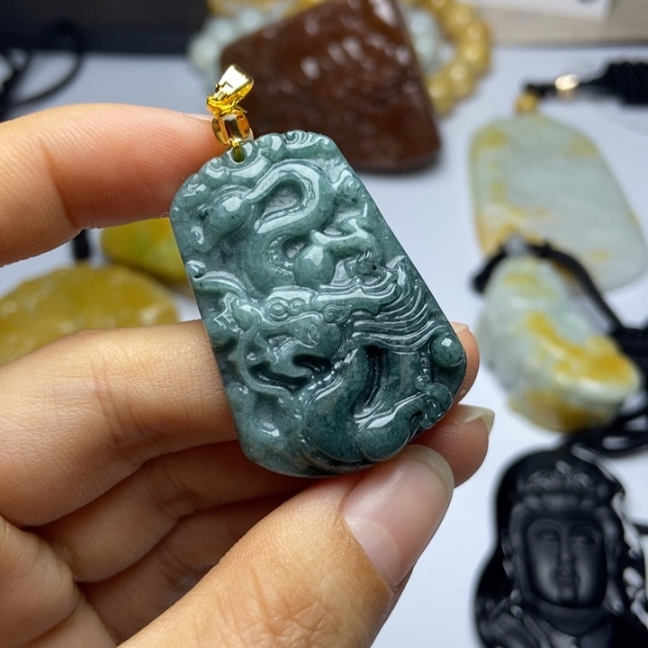 翡翠颈饰未镶嵌翡翠