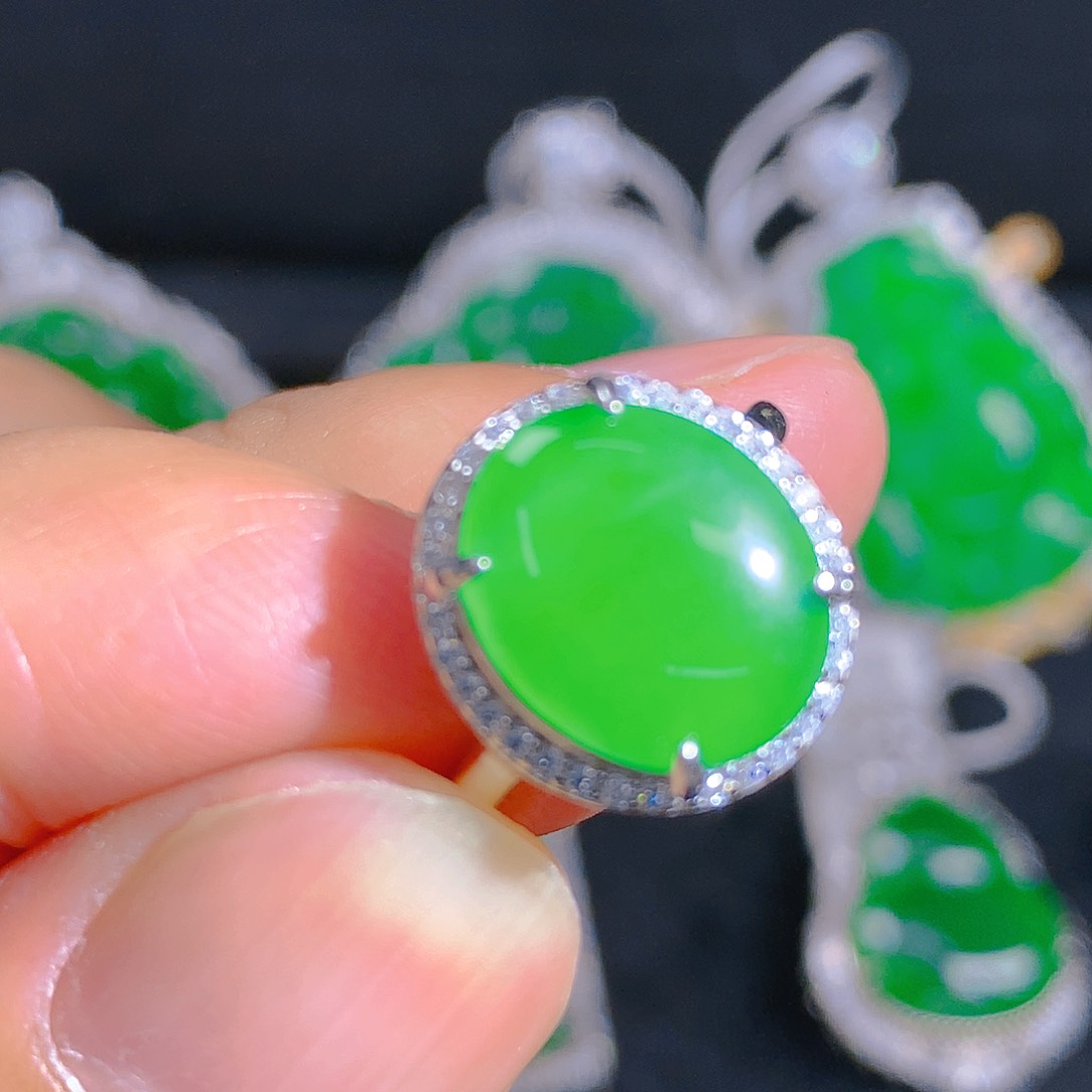 翡翠颈饰银S925镶嵌戒指