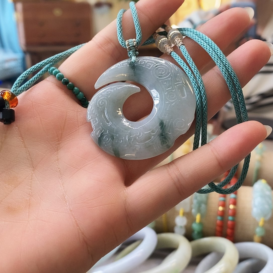 翡翠挂件未镶嵌翡翠挂件