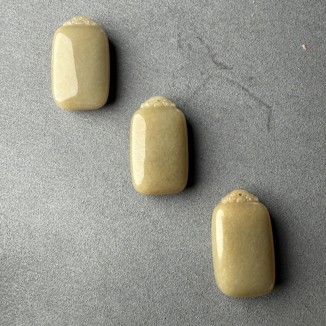 和田玉糖料无事牌吊坠（颜色微区多样性发货拍一发一）