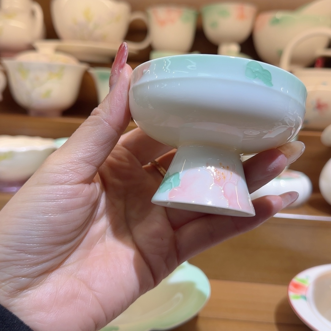 一****茶杯的小猫咪真的可爱的