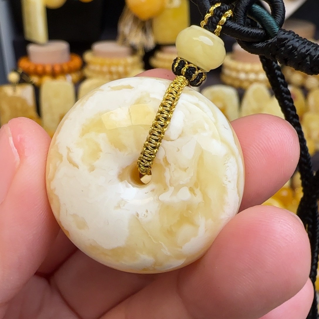 琥珀未镶嵌套链天然俄料瓷白妖花蜜蜡平安扣吊坠