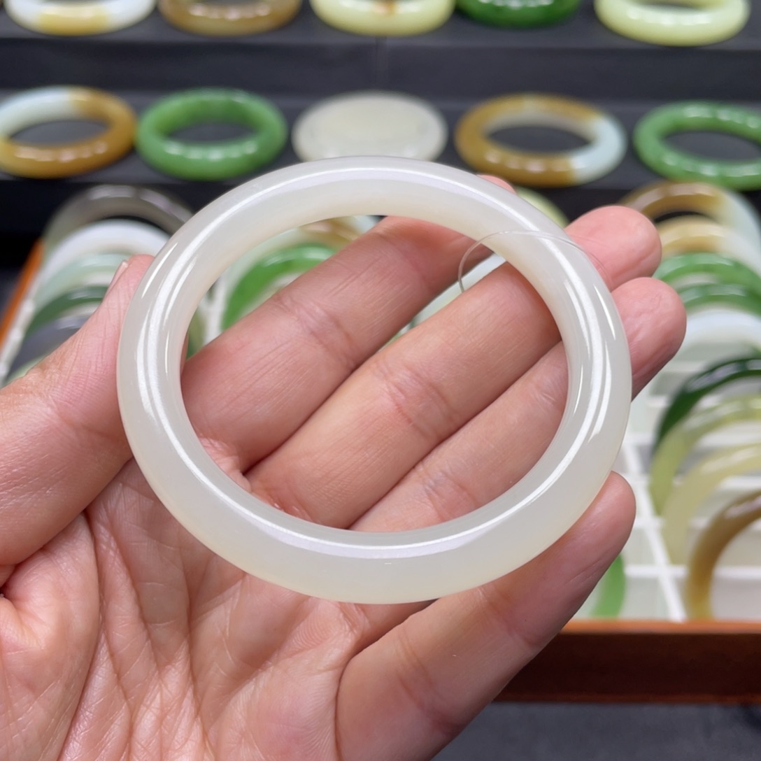 和田玉手镯未镶嵌56